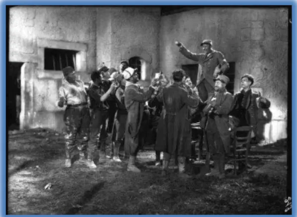 Figura  13.  Artaud,  à  direita,  parece  não  participar  do  mesmo  sentimento  que  move  o  restante  dos  soldados.