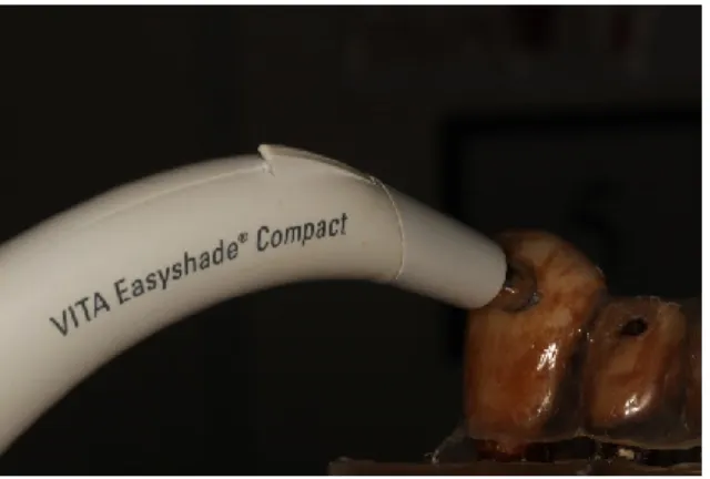 Figura 4: Leitura de cor, utilizando o espetrofotómetro VITA Easyshade Compact® 
