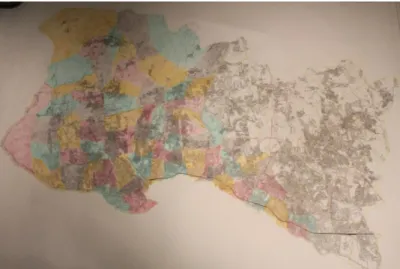 Figura 9 – Mapa do concelho de Cascais dividido em 124 blocos; os blocos foram pintados  com quatro cores, começando pelo centro do mapa, e nunca pintando com a mesma cor blocos 
