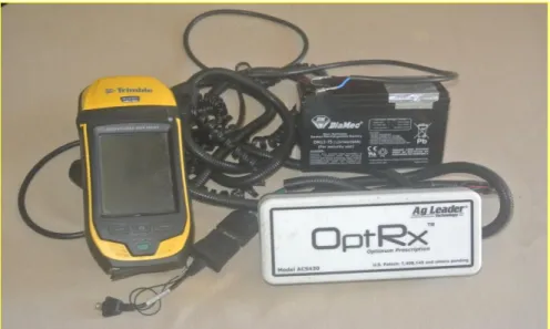 Figura 8. Sensor óptico (“OptRx ® ”), receptor GPS (“Trimble”) e bateria portátil,  utilizados nos ensaios de campo