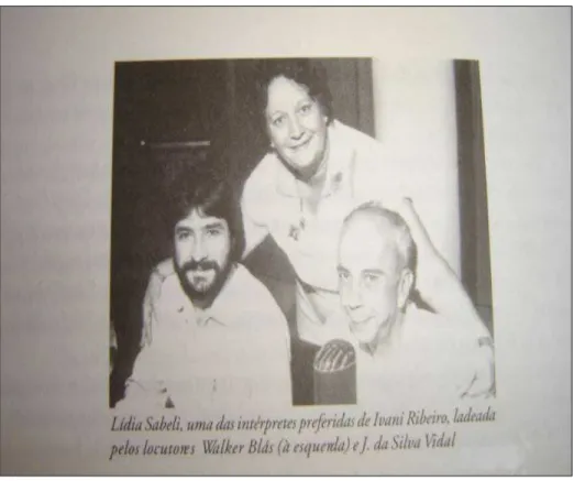 Foto do radialista com artistas de rádio novela (TAVARES, 1997, p. 202) 