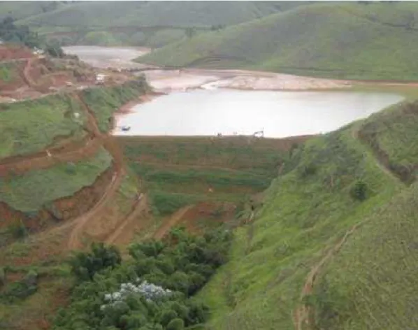 Figura 3.1 - Barragem de contenção de rejeitos da Mineração Rio Pomba Cataguases, 