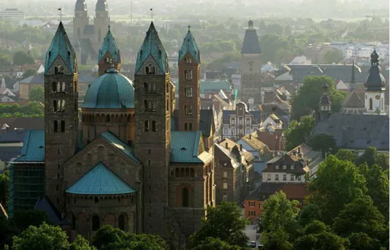 FIGURA 2.1: Catedral de Speyer, Alemanha  Foto: Karl Hoffmann. 