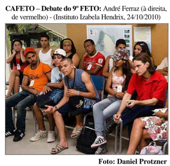 Foto de Gabriel Coupe  Depois da apresentação  – Diretor/Ator  com as crianças: André Ferraz (9º FETO, 