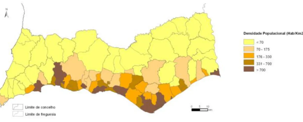 Figura 1.4 - Densidade populacional na região do Algarve em 2001. Fonte: INE, IGP-CAOP (2003)  A  vulnerabilidade  sísmica  de  edifícios  traduz  uma  característica  intrínseca  do  sistema  construído  que  é  a  sua  susceptibilidade  para  sofrer  dan