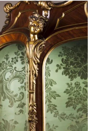 Fig 04. Detalhe da figura de espanholete da vitrina em estilo Luís XV  (fot. de Veritas Art Auctioneers, 2015)