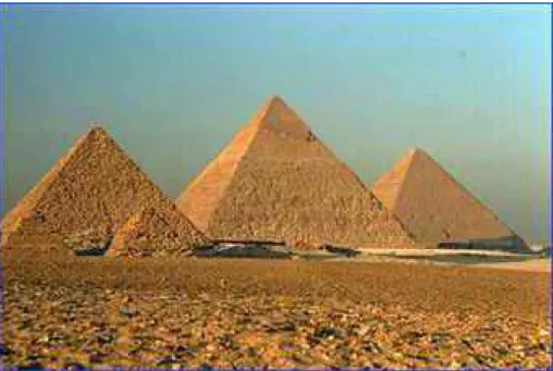 FIGURA 9 – Conjunto arquitetônico construído na 4ª. Dinastia egípcia.   Fonte: www.khanelkhalili.com.br/ wallpaper4.htm 