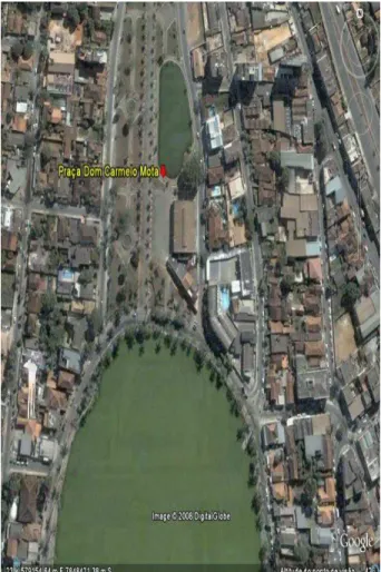 Foto 4: Abrigo meteorológico instalado na Praça                        Figura 2 – Imagem do Google Earth – Praça Dom Carmelo Mota  Dom Carmelo Mota 