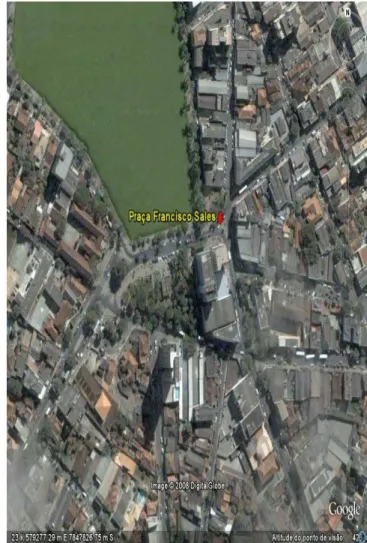 Foto 6: Abrigo meteorológico instalado na Praça                       Figura 4 – Imagem do Google Earth – Praça Francisco Sales  Francisco Sales 