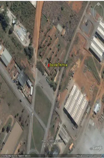 Foto 11: Abrigo meteorológico instalado na Escola                   Figura 9 – Imagem do Google Earth – Escola Técnica  Técnica 