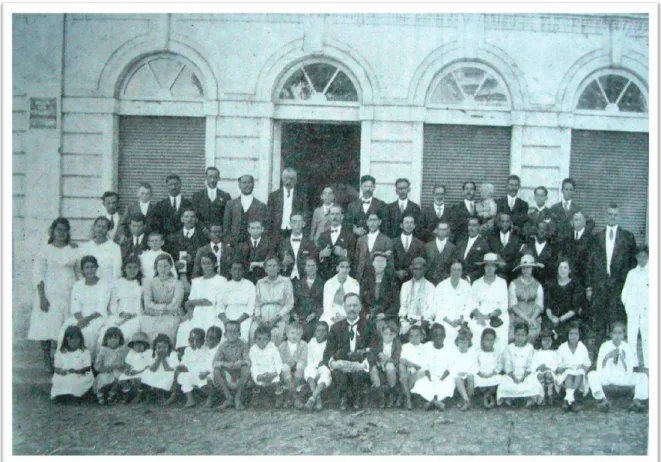 FIGURA 10 - Salão e membros da Primeira Igreja Batista em Belo Horizonte, 1918 41