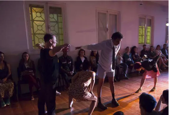 Figura 6: Movasse Coletivo de Criação, espetáculo ¨Playlist¨, de improvisação em Dança no Myra Espaço  Cultural, 2014  – foto: Guto Muniz  