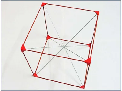 Figura 35  – Fotografia mostrando o hexaedro regular concluído com as suas diagonais internas