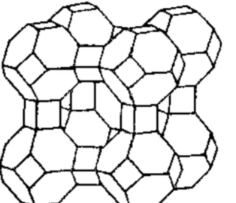 Figura  7:  Representação  da  estrutura  de  uma  zeólita  do  tipo  A.  Observe  as  gaiolas  de  sodalita  (octaedro truncado), as gaiolas cúbicas pequenas e a supergaiola central (adaptado de SHRIVER  &amp;  Atkins, 2006)