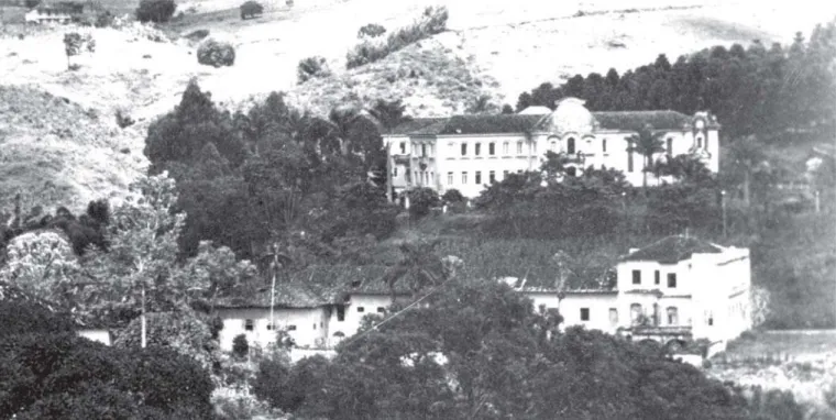 Figure 4: Former Bishops’ Palace in Mariana with Maior São José seminary in the background, undated, author unknown (private collection of Maria da Glória Celestino)