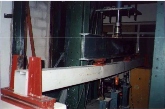 Foto 3.3- Esquema do ensaio, mostrando detalhe do sistema de apoios e da  instrumentação utilizada