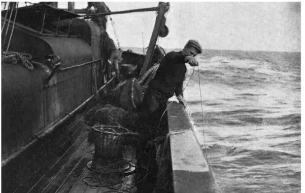 Figure 3: Measuring the depth before casting the net (Zabala, 1910)