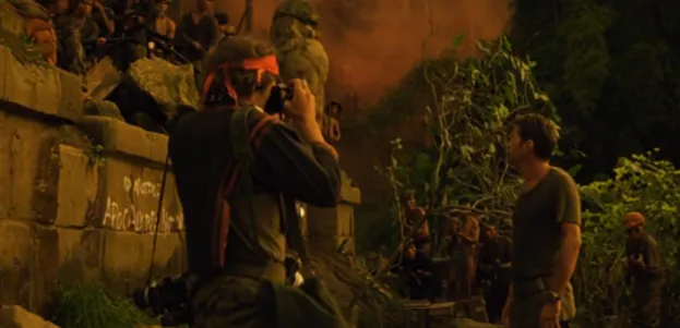 Figura 5 - A inscrição Apocalypse Now, que dá título ao filme, inscrito nos templos da tribo
