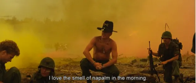 Figura 7 - Momento icónico de 'Apocalypse Now', num plano de batalha e confusão, com uma das frases  mais citadas do cinema