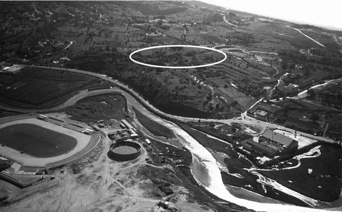 Fig. 1 – Fotografia aérea da área do Monte Molião com indicação dos limites prováveis da necrópole (propriedade de César Landeiro)