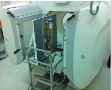 Figure 1. Image of the gamma-camara Discovery VH and the miniSPECT  upgrading device