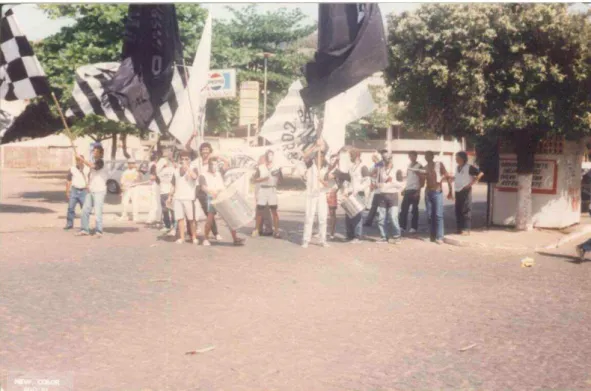 Figura  2  -  Pantera  Cor-de-Raça  em  Leopoldina,  antes  do  jogo  entre  Ribeiro  Junqueira  x  Democrata, 1991