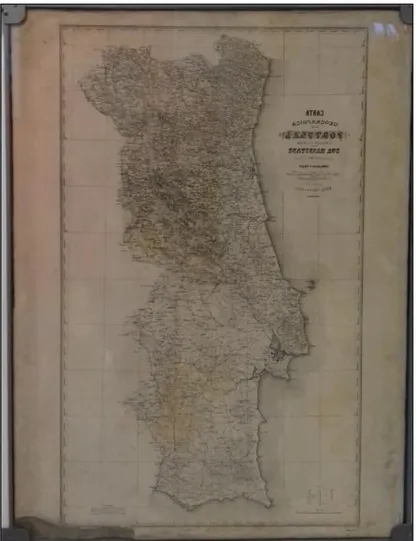 Figura  1  –  Primeiro  mapa  científico  de  Portugal,  publicado,  em  1865,  sob  a  direção  de  Filipe  Folque (pedra modelar exposta no IGOT) – a democratização da cartografia, seguramente também através  das escolas