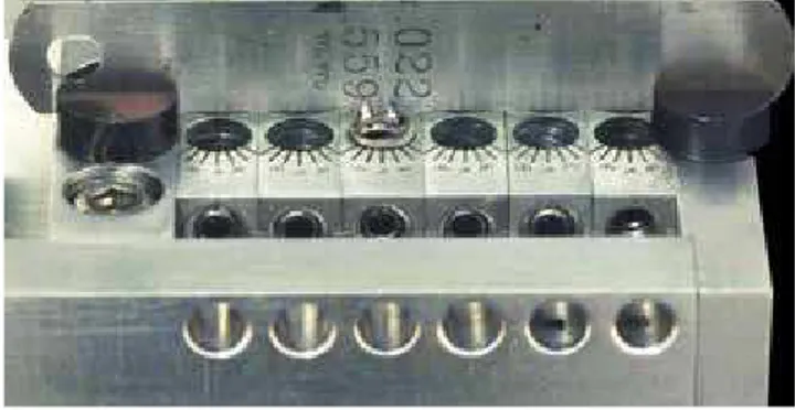 Figure 6 - Device positioning and 0.014-in contour NiTi wire on the Instron  machine.