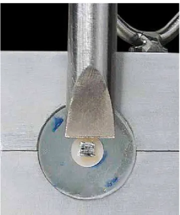 Figure 4 - Bracket shearing in an Emic DL 10000 MF universal testing machine. 