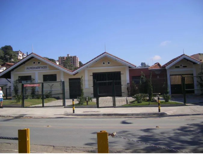 FOTO 04  – Parte da fachada do Almoxarifado da antiga Estação Ferroviária de Pedro Leopoldo  Fonte: Acervo pessoal