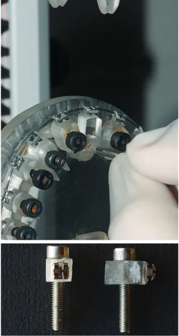 Figure 1 - A) The clinical simulation device used in this study. B) block repre- repre-sentative of the teeth connected to the screw.