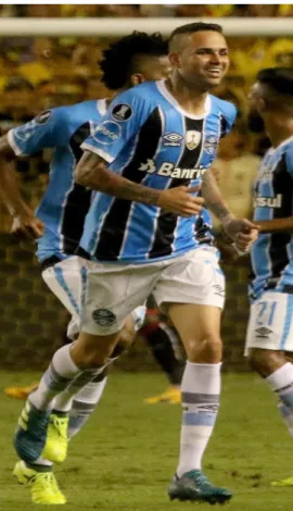 Figura 8. Jogador Luan com a camisa oficial do Grêmio  Fonte: WEBER (2017) 