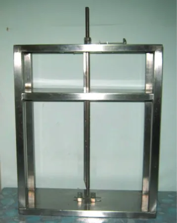 Figure 1 - A photograph of the guillotine fracture device.