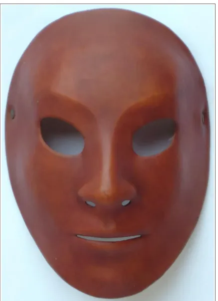 FIGURA 2. Máscara neutra, em couro, confeccionada por Fernando Linares. 