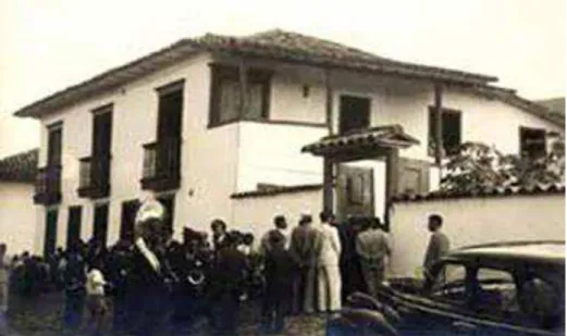 FIGURA 12 - Inauguração do Museu do Ouro com a banda da cidade de Sabará   Fonte: Documento cedido pelo Museu do Ouro, 1946