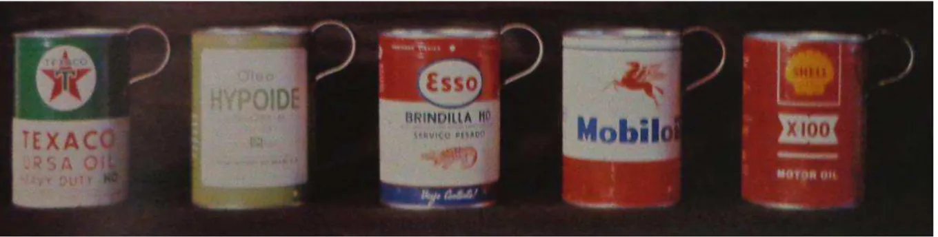 Figura 13 – Utensílios domésticos: latas de lubrificantes transformadas em canecas. Feira de 