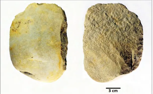 Fig. 2 – machado de mão em quartzito recolhido na jazida das Carvalhas,  do Concelho de Melgaço (Locus 3)