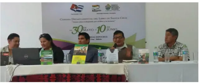 Figura 10: Antonio Mendez (com microfone) apresentando seu livro “La serpiente en la cultura Guaraní” durante  a “XIX Feria Internacional del Libro de Santa Cruz”, em 2018 