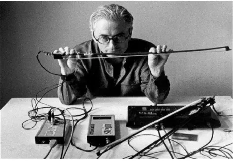 Figura 2  – John Rose com o MIDI Bow e o  Sensorlab em 1989. 