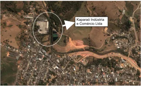 Figura 4.3 - Foto aérea das instalações do Curtume Kaparaó, às margens do Ribeirão 