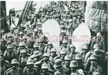 Figura 5: Militares a usar chapéu-capacete sem cimeira em bico (a partir de 1917) 