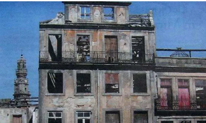Figura 3  –  Edifício com graves problemas estruturais na cobertura e paredes - Porto  Fonte: http://naolugaresnoporto.blogspot.com 