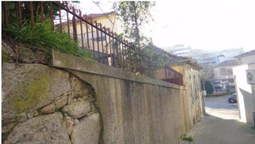 Figura 6.6 – O muro em cantaria de granito da Travessa Luz Soriano 