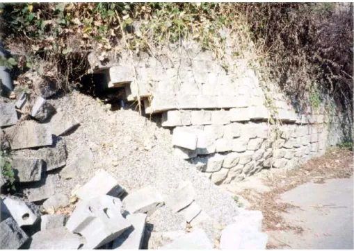 Figura 6 – Rotura ocorrida num muro com face modular durante o sismo de Chi-Chi em  Taiwan, 1999 [4] 