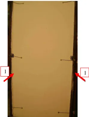 Figura 1 - Trecho da parede 3a com 1,20m de comprimento, com restrição nas laterais, sendo  preparada para ser submetida ao ensaio de ação de calor e choque térmico 