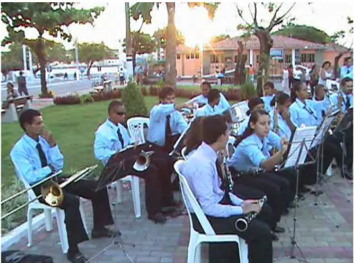 FIGURA 16 – A banda se apresentando na inauguração da reforma da Praça Getúlio  Vargas 