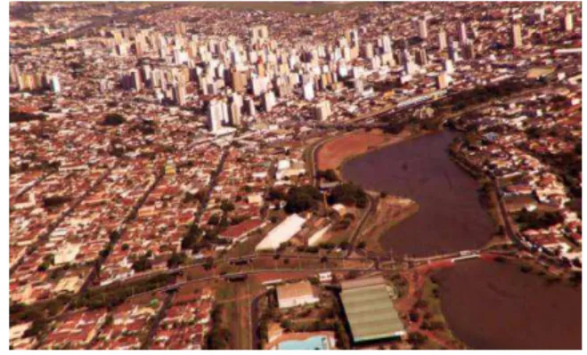 Figura 3  – Vista aérea da represa municipal e área central de São José do Rio Preto 