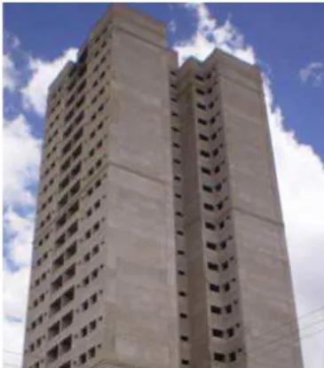 Figura 4  - Edifício com proteção vertical,  formada pelo recuo da fachada 