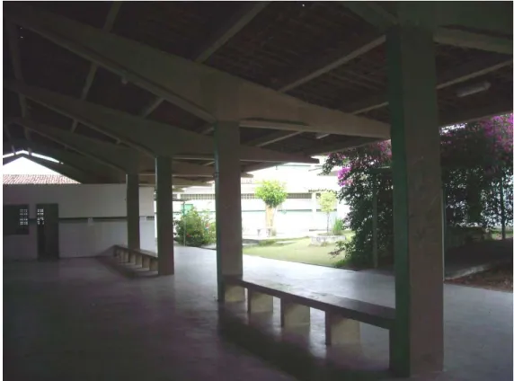 Foto 4: Pátio da escola, visto à direita. 