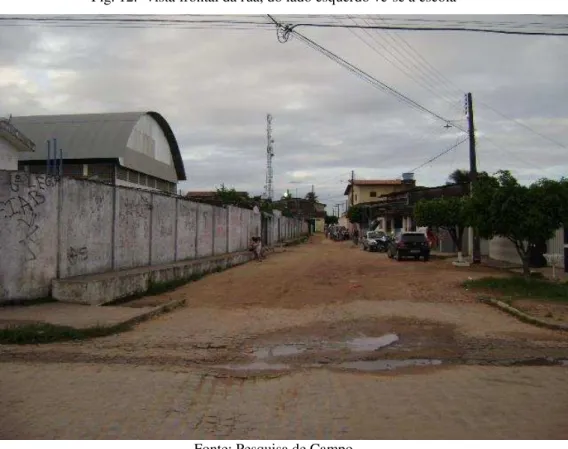 Fig. 12.  Vista frontal da rua, do lado esquerdo vê-se a escola